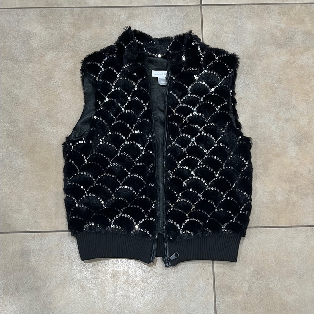 Girls faux fur black vest with sequin pattern, size L, worn once